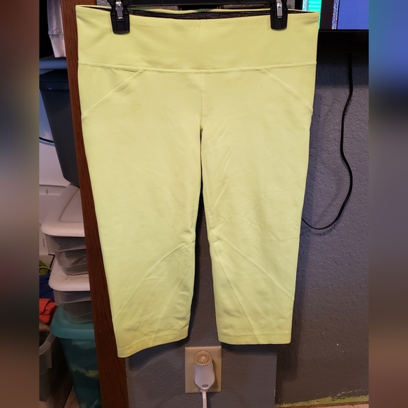 Under Armour Pants - Under Armour capris